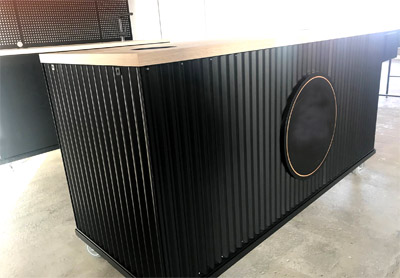 Eventbar Outdoortheke aus Aluminium mit Ansatztischen zerlegbar Werbeschilder Rckwand Lochblechtafel