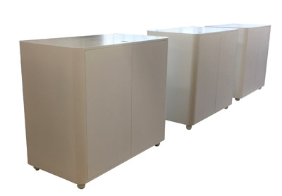 Messetheke Sideboard mit abgerundeten Ecken